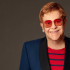 Elton John es un cantante, pianista, compositor y músico de 74 años.