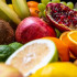 Todas las frutas son saludables. Lo más recomendable es consumirlas enteras y no en jugos.