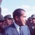 Foto tomada en 1970 del presidente Richard Nixon cuando visitó las tropas de Vietnam.