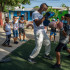 El propio Ener Julio, que fue campeón mundial welter junior, enseña a los niños toda la fundamentación en el boxeo.