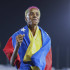 Yulimar Rojas de Venezuela celebra al ganar la final de salto triple femenino