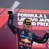 Max Verstappen celebra en el podio al finalizar el Gran Premio de Japón de Fórmula Uno en el circuito de Suzuka.