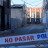 Agentes de policía bloquean el acceso tras un incendio en una discoteca en Murcia.