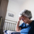 Los expertos aclaran que la enfermedad de Alzheimer no es parte del proceso normal de envejecimiento. Sin embargo, al envejecer aumentan las probabilidades de desarrollarla.