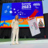 Elsa Noguera, con la bandera los Juegos Parapanamericanos Barranquilla 2027