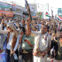 Protesta en las calles de la ciudad yemení de Hudeida para condenar los ataques de las fuerzas estadounidenses y británicas.