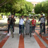 Universitarios en bicicleta.