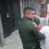 Mujer de la tercera edad siendo rescatada por la Policía en Cali.