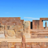Está situada en la cuenca del Titicaca, a una altitud de 3850 metros.