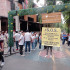 Comerciantes del parque Lleras en Medellín protestaron por decreto de la alcaldía que redujo su horario de funcionamiento.