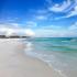 La zona cuenta con extensas playas de arena blanca en el Golfo de México