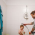 Stefano Baldo baña a Rubén, de 2 años. Él y su esposa tienen seis hijos en Bolzano, Italia.