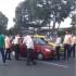 Taxistas señalan que su manifestación es en contra de los servicios en carros particulares a través de plataformas.