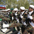 Soldados iraníes desfilan durante la celebración anual del Día del Ejército, en una base militar en Teherán, Irán.