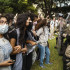 Manifestantes y policías estatales de Texas mantienen un tenso cara a cara en la Universidad de Texas (UT) en Austin, Texas. Allí los agentes esposaron y arrestaron al menos a 31 personas que participaban en una protesta estudiantil pro Palestina en el campus.