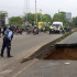 Una placa de uno de los puentes vehiculares que comunican al municipio de Soledad con Barranquilla, se desplomó junto con algunos vehículos que pasaban por el sector en horas de la madrugada.