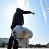 Activistas surcoreanos lanzan globos con todo tipo de objetos hacia el norte aprovechando el viento favorable.