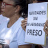 Personas se manifiestan el 7 de noviembre del 2024 solicitando la libertad de sus familiares detenidos tras las elecciones presidenciales del 28 de julio, frente al Palacio de Justicia, en Caracas (Venezuela). Decenas de políticos de Venezuela que este año promovieron una opción que pusiera fin al Gobierno chavista, a través de las elecciones del 28 de julio, están hoy tras las rejas. Según registros de ONG, cerca de 170 militantes y activistas de partidos son ahora prisioneros acusados, en su mayoría, de terrorismo. EFE/ Miguel Gutierrez