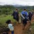Migrantes venezolanos caminan por la selva del Darién con la intención cruzar desde Colombia hacia Panamá. Unos 7,8 millones de venezolanos han salido de su país.