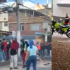 Mujeres se enfrentan a encapuchados