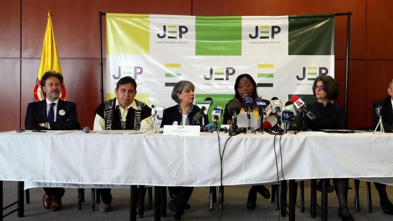 Este es el grupo de magistrados que encabezan la JEP e instalaron el jueves la justicia especial.