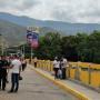 Hay un camión listo para pasar desde cada lado de la frontera. El primero iría de Norte de Santander a Ureña y el segundo vendría desde suelo venezolano.