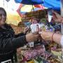 Pago con billeteras digitales en todo tipo de locales informales en Bogotá.