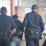 El detenido contaba con una orden de arresto por un delito grave