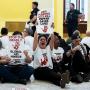 Activistas protestan contra los recortes al programa de VIH en el Congreso de EE. UU., el 26 de febrero.
