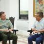 General de la Policía y el alcalde Turbay Paz