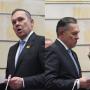 John Jairo Roldán (izq.) y Alirio Barrera (der.) junto con Efraín Cepeda, presidente del Senado.