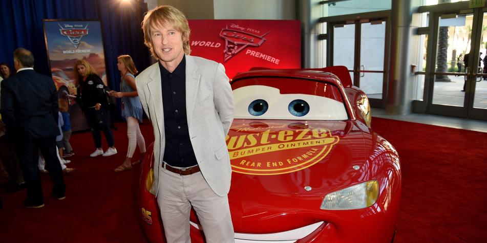 Quien hace la voz de discount el rayo mcqueen en español