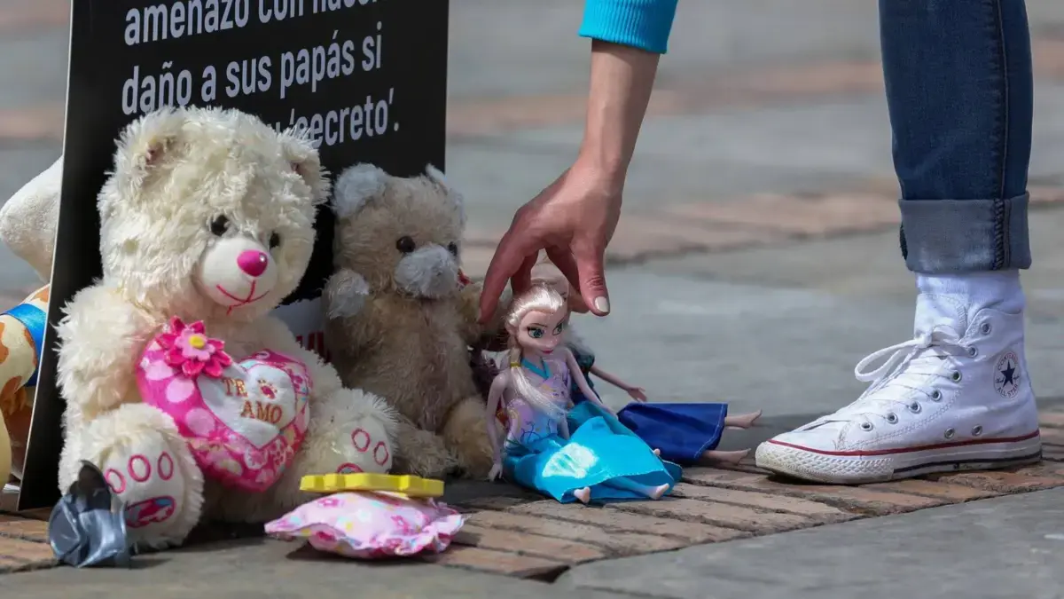 Funcionario público fue destituido tras agredir a su hermana menor de edad en México
