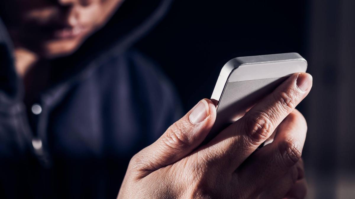 El FBI alertó a usuarios de iPhone y Android a borrar estos mensajes: se trata de una estafa