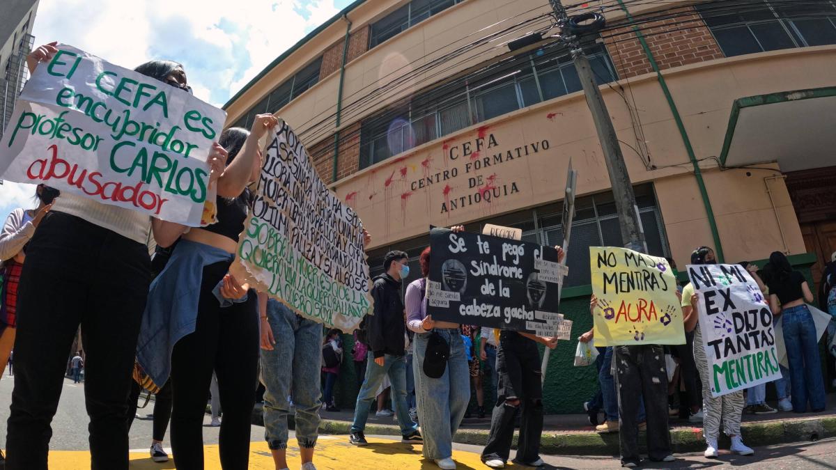 Formulan cargos contra profesor de reconocido colegio de Medellín que fue denunciado por presunto acoso sexual