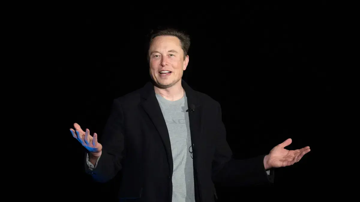 Arde la pelea entre 'pesados pesados' de la tecnología: Elon Musk denunció a OpenAI y Apple porque 'inhiben la competencia y la innovación en la IA'