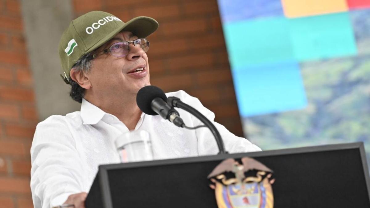 Petro anuncia aumento en presupuesto de educación y exige veeduría ciudadana para garantizar su correcta inversión