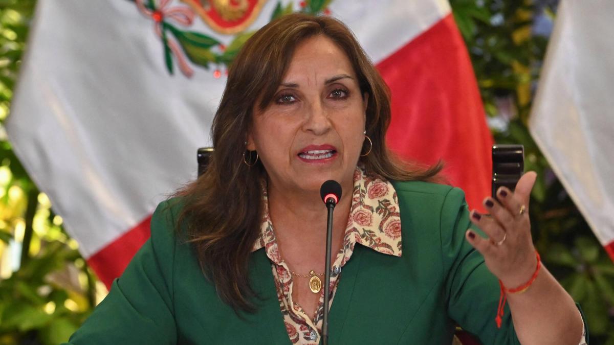 Perú: La Fiscalía denuncia a la presidenta Dina Boluarte por cohecho en el caso del ‘Rolexgate’