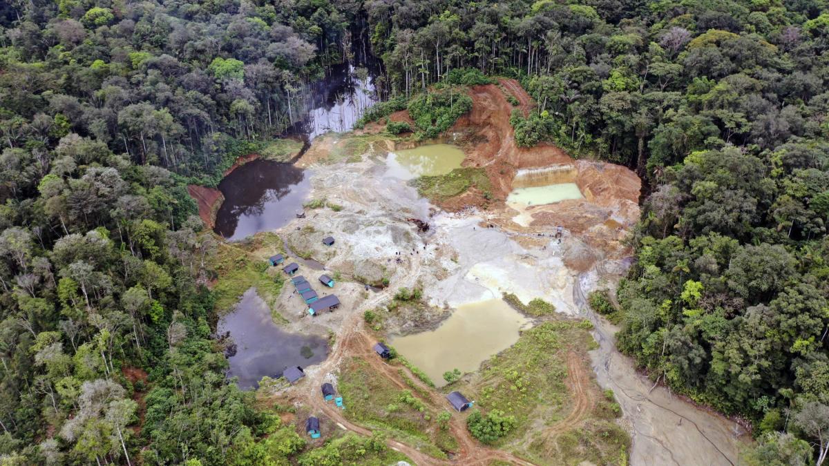 Comunidad indígena peruana denuncia que mineros ilegales usan a niños como escudos humanos