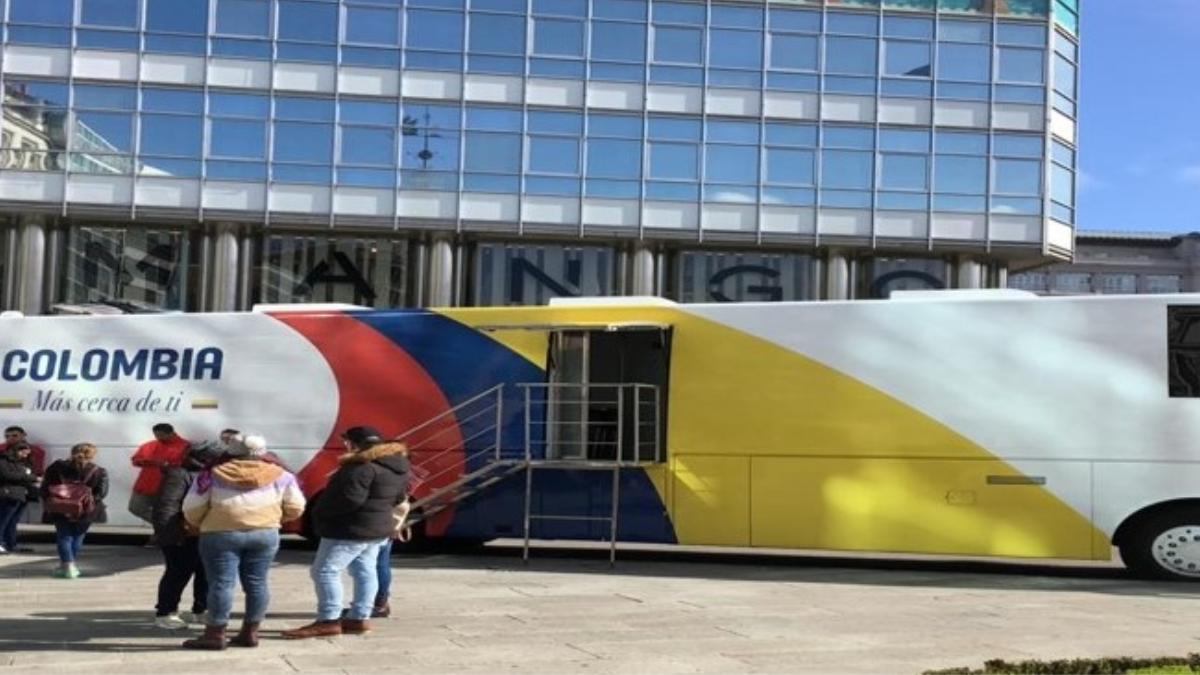 Entre las deportaciones y las filas: el consulado de Colombia en Miami entra en una nueva etapa