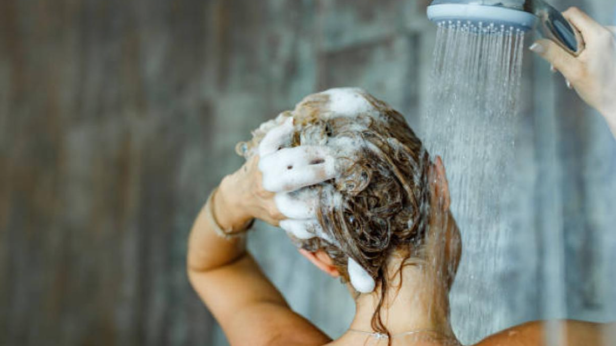 Por qué bañarse con el agua muy caliente es malo y cuáles son sus