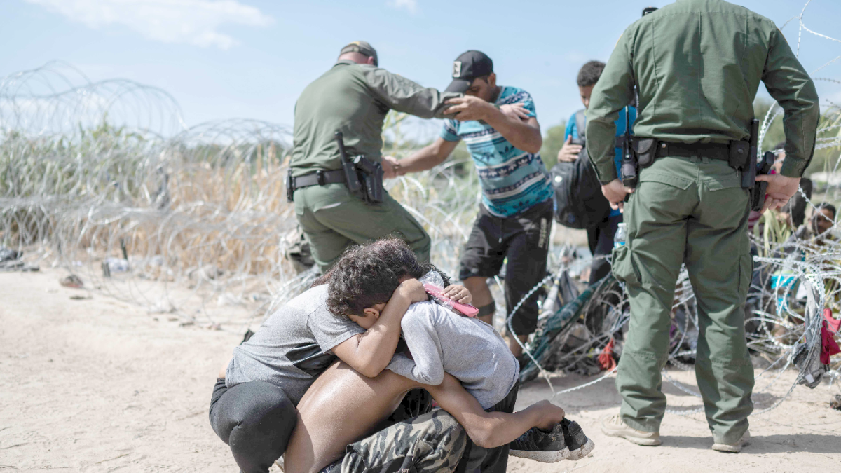 Texas: policía descubre y ‘revienta’ escondites de migrantes en estas zonas