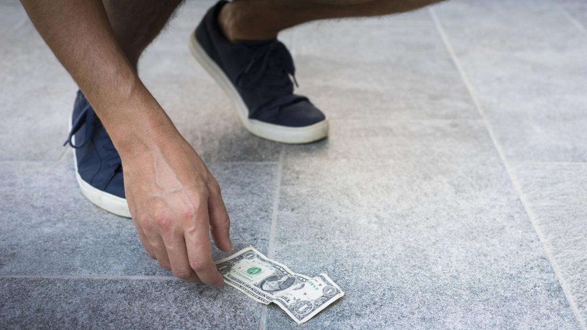 ¿Qué significa encontrar dinero en la calle, según la numerología?
