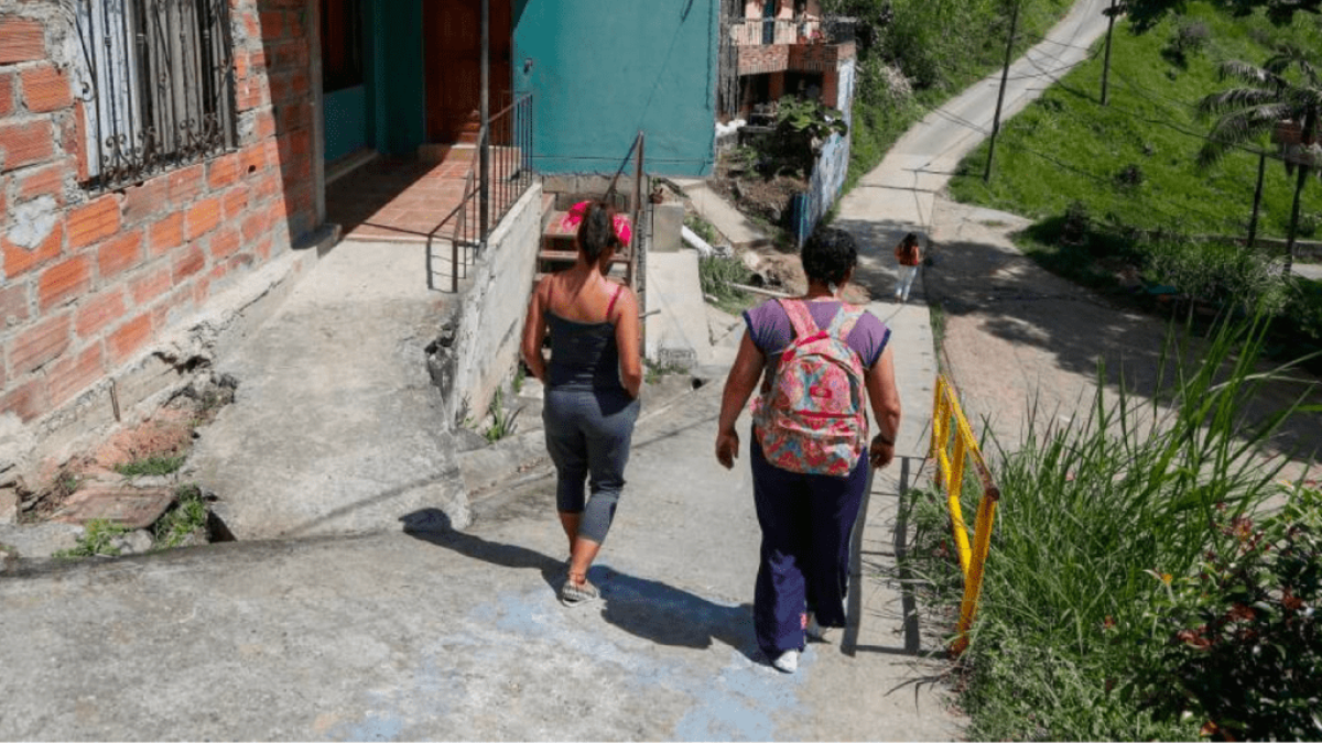 Medellín'deki çatışma mağdurları belediyelerine geri döndü