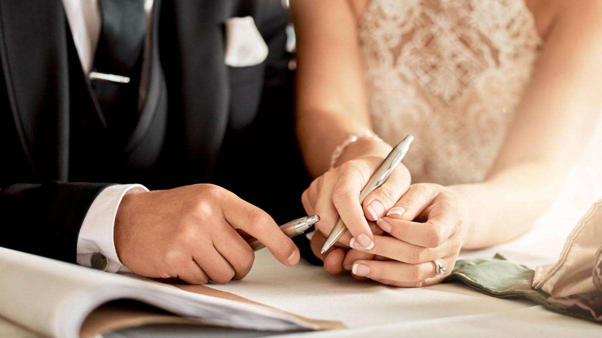 女性は結婚の日に亡くなり、妹は「彼女を交換した」と彼氏と結婚した