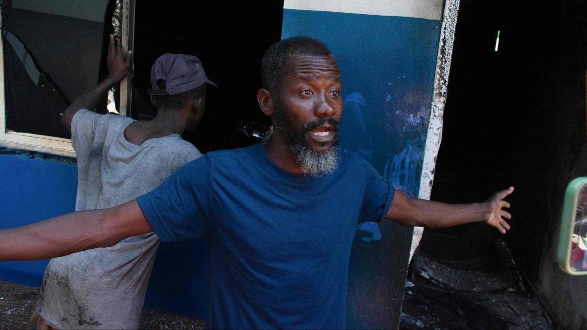 Las embajadas y representaciones en Haití evacúan a su personal y reducen los servicios