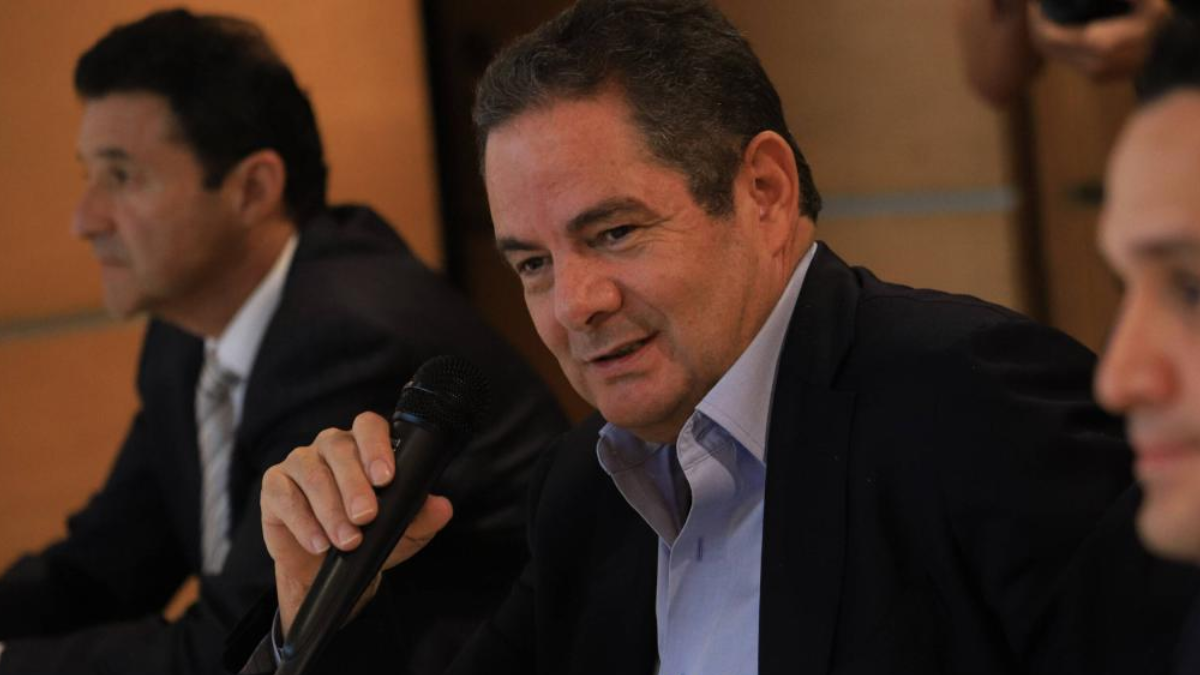 Exvicepresidente Germán Vargas Lleras fue sometido a intervención quirúrgica en Bogotá: 'Se recupera'