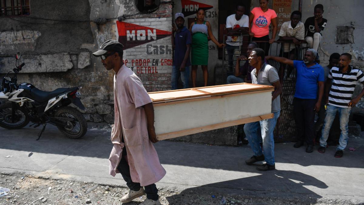 Terror en Haití: hallan 12 cuerpos calcinados luego de una noche de enfrentamientos