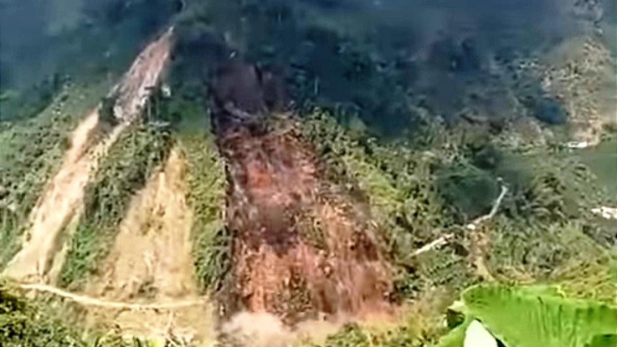 Video: impresionante deslizamiento de tierra tapó vía y obstruye un río en Caldas