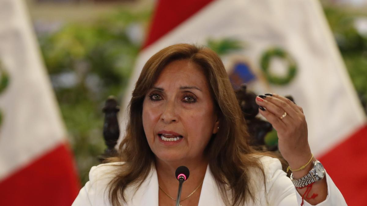 Perú: Dina Boluarte denuncia la vulneración de sus derechos en la investigación del ‘Rolexgate’